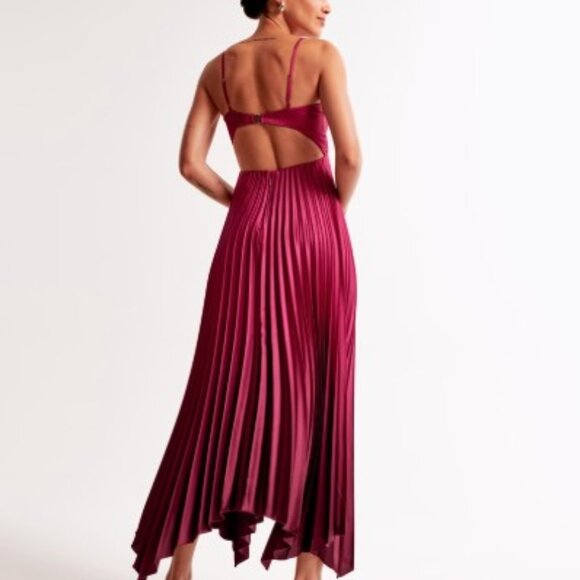 The A&F Giselle Clasp-Back Pleated Midi Dress - Picture 3 of 3